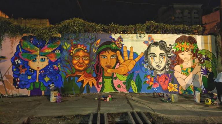 Mural “Niñas, no madres”, en la ciudad de Tucumán, en el marco del Día ...